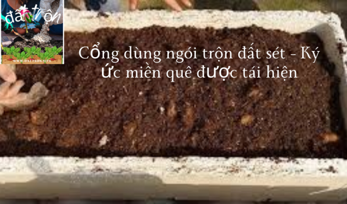 Cổng dùng ngói trộn đất sét - Ký ức miền quê được tái hiện